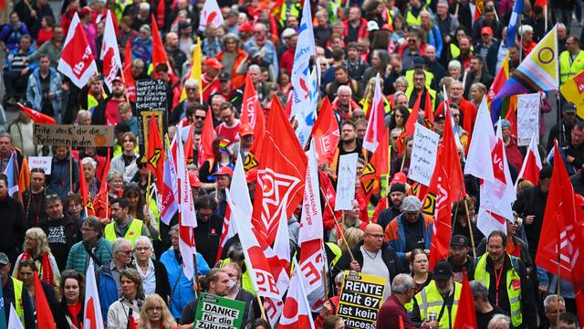 Sozialstaat: DGB mobilisiert Zehntausende gegen Sozialkürzungen