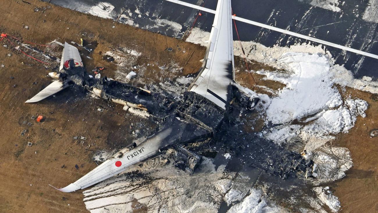 日本：警察は飛行機事故について別の捜査を開始