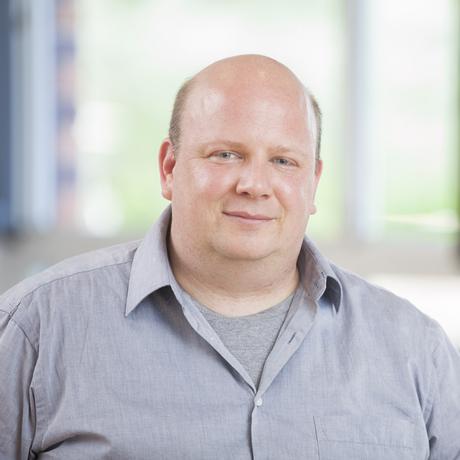 Thomas Moldenhauer, 46, ist Schulleiter der Evangelischen Schule in Berlin-Buch (Grundschule). Er ist Fortbildender im Bereich Evangelisches Profil und Schulentwicklung. Beim Institut für Kultur und Religion / InKuR – Berlin absolvierte er die Ausbildung zum Coach für Veränderungsprozesse.