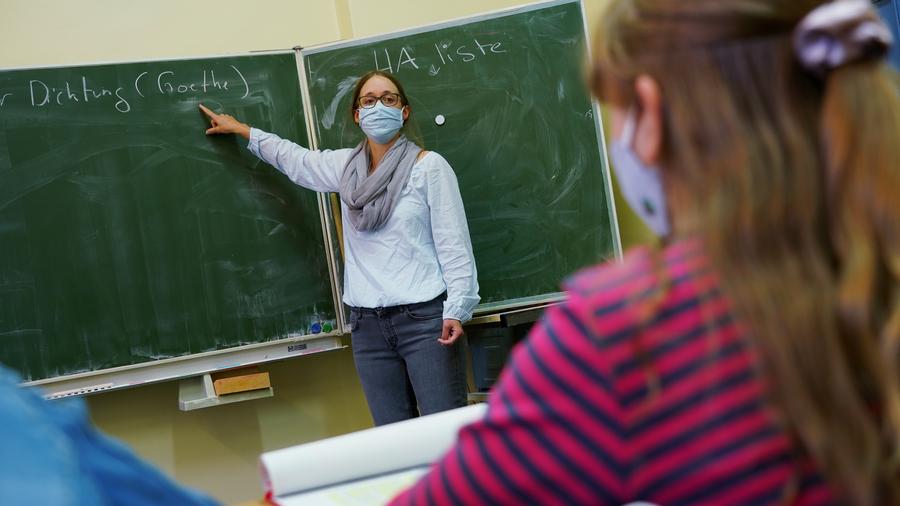 Schule In Der Corona Pandemie Lehrergewerkschaft Fordert Maskenpflicht Im Unterricht Zeit Online