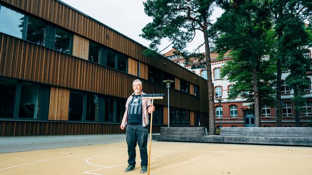 Reinigungskr&auml;fte an Schulen: "Sonst m&uuml;sst ihr die Schule sauber machen &ndash; so wie ich"