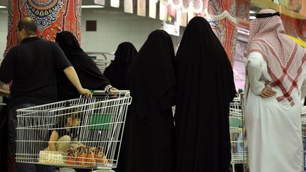 SaudiArabien Frauen dürfen erstmals an Supermarktkassen arbeiten ZEIT ONLINE