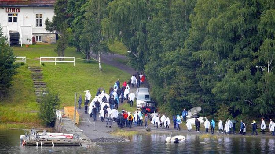 Anschlag In Norwegen Familien Gedenken Ihrer Toten Auf Utoya Zeit Online