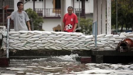 Hochwasser In Thailand Flut Erreicht Millionenstadt Bangkok Zeit Online