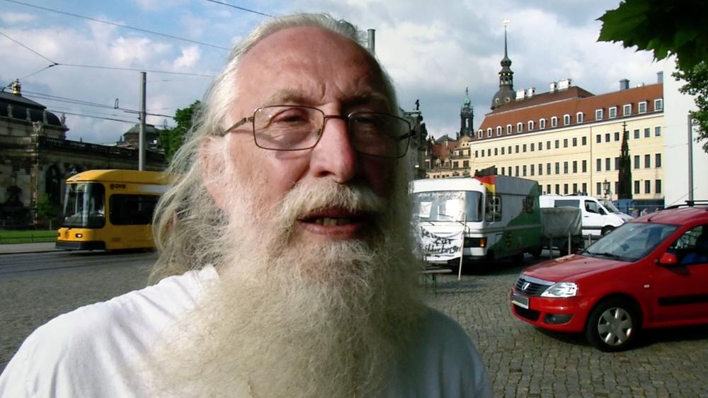 Rechtsextremismus: Burghard B. aus Schwetzingen bei einem Protest gegen die Bilderberg-Konferenz 2016