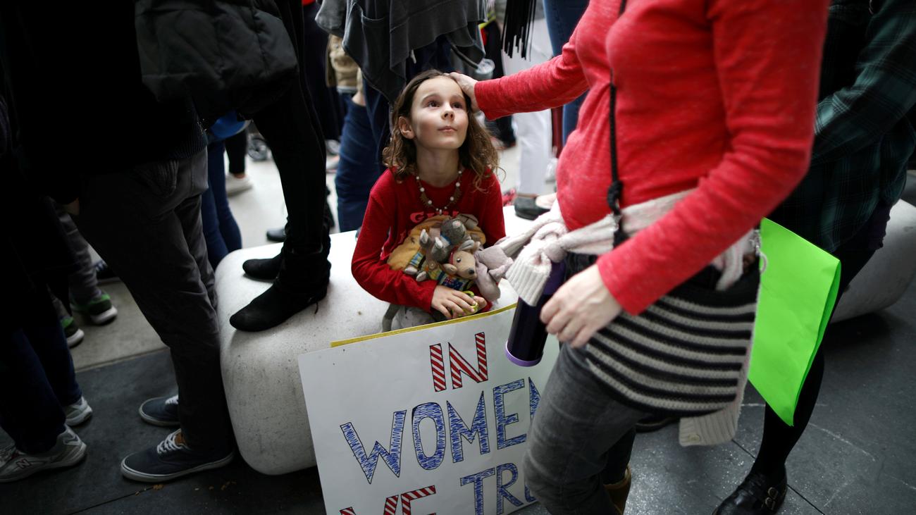 Sexismus Hunderte Auf Metoo Protestmarsch In Hollywood