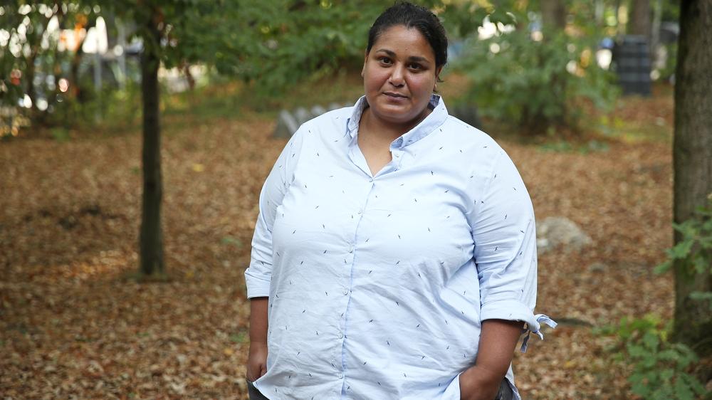 Chemnitz: Die Chemnitzerin Rola Saleh stellte sich am Sonntag Rechtsradikalen entgegen.