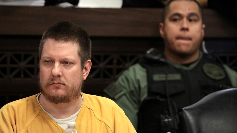 Chicago: Der frühere Polizist Jason Van Dyke (links) während der Urteilsverkündung
