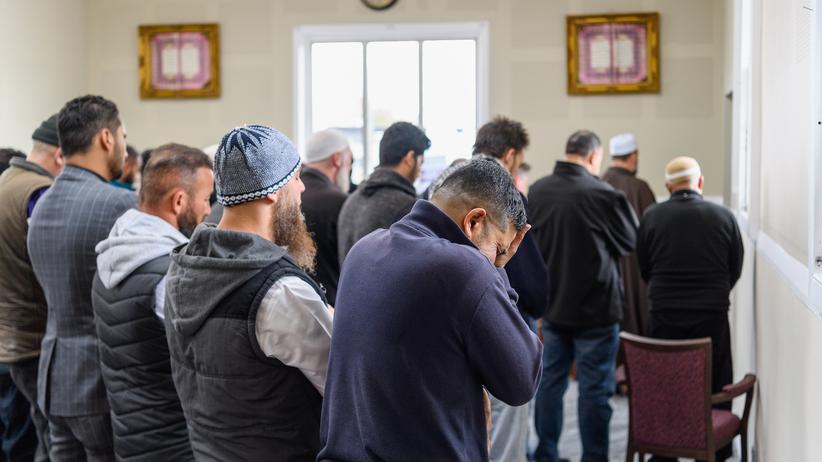 Neuseeland: Muslimische Gläubige trauern nach dem Christchurch-Attentat. (Archivbild)