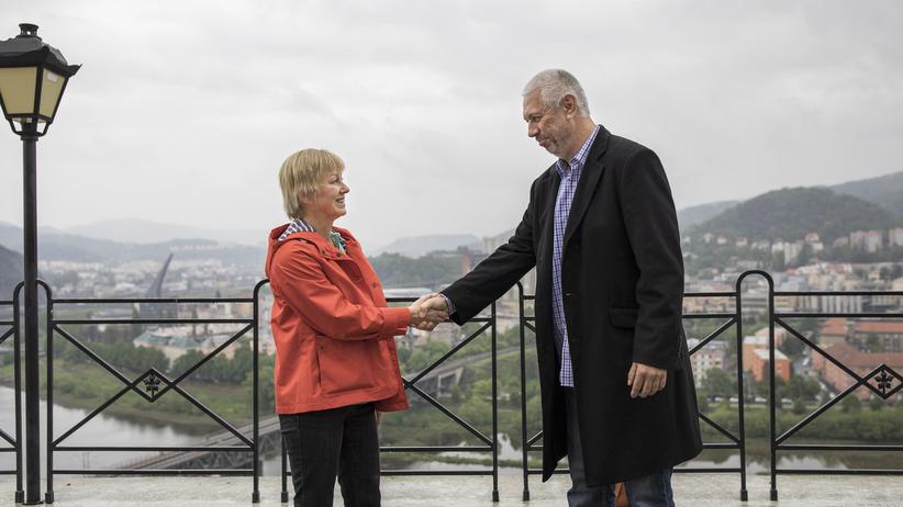 Tschechien: Gute Aussichten. Gutmann und Hepner trafen sich in einem Schlosshotel über der Stadt Usti nad Labem.