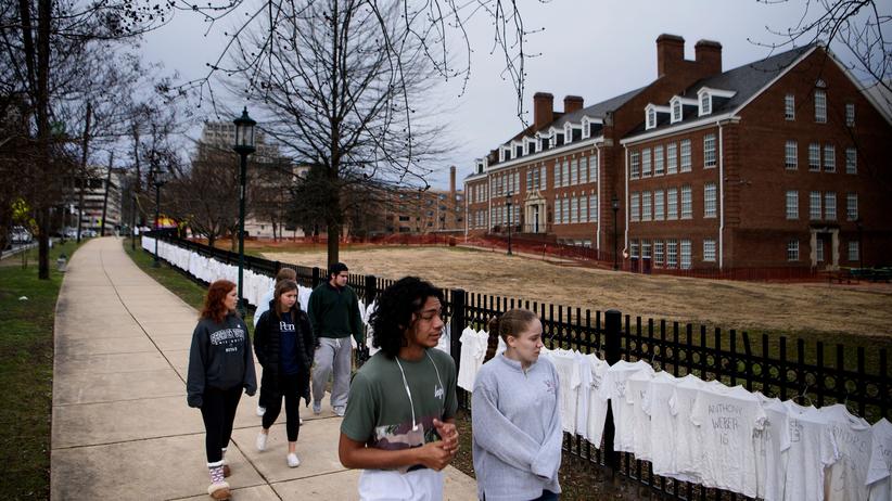 Waffengesetz: Schülerinnen und Schüler trauern ein Jahr nach dem Schulmassaker in Parkland.
