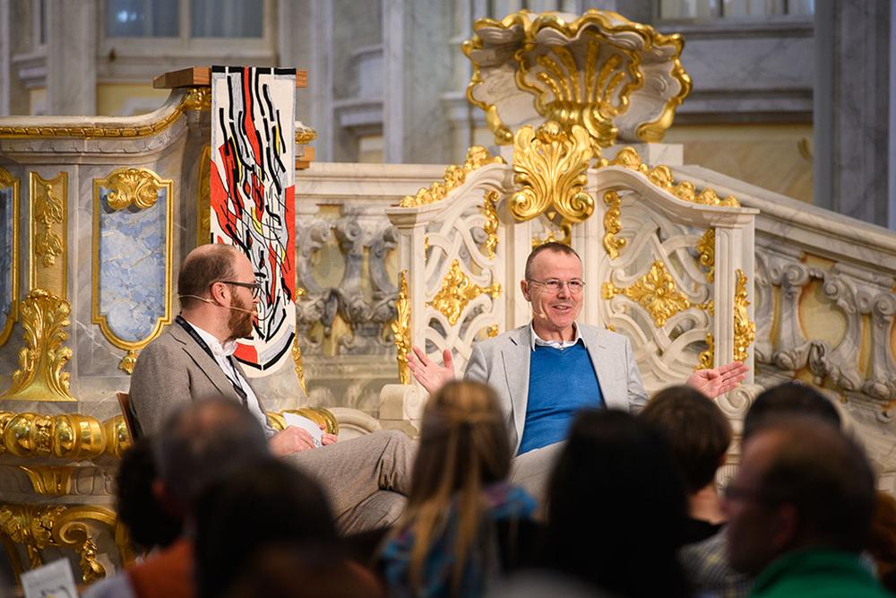 "Deutschland spricht": Der Ökonom Armin Falk stellt in Dresden erste Studienergebnisse zu "Deutschland spricht" vor.