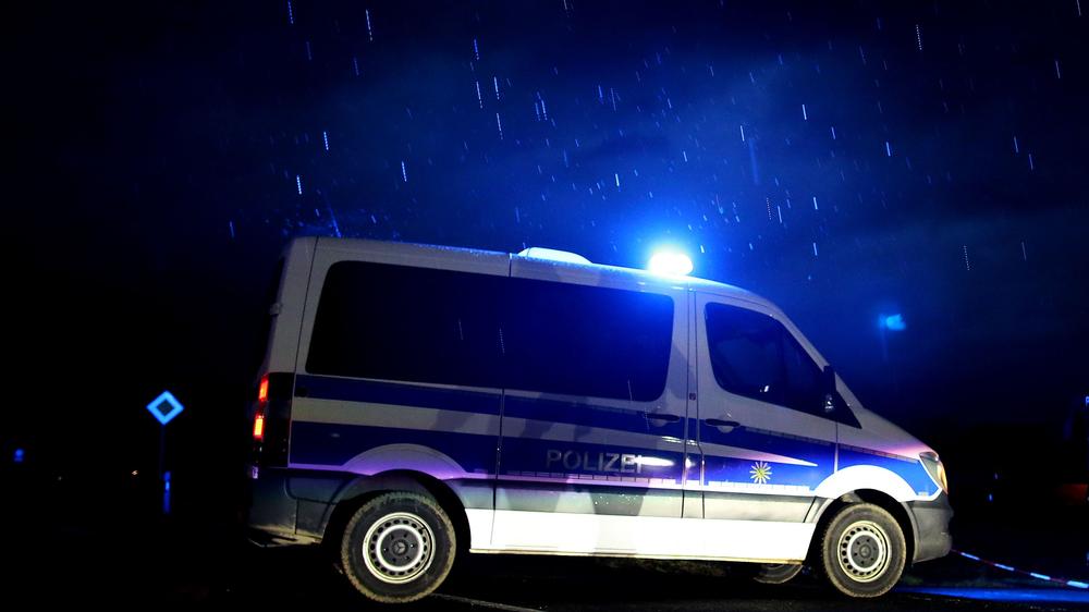 Thüringen: In Thüringen wurde eine Kneipe angegriffen, außerdem brannte ein AfD-Laster aus. Die Polizei ermittelt und kann ein politisches Motiv bislang nicht bestätigen.