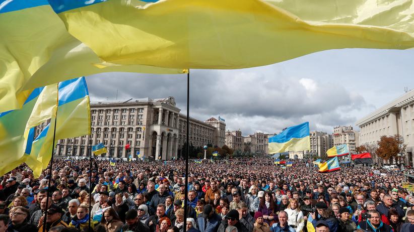 Ukraine-Konflikt: Tausende Demonstrieren Gegen Pläne Zur Ostukraine ...