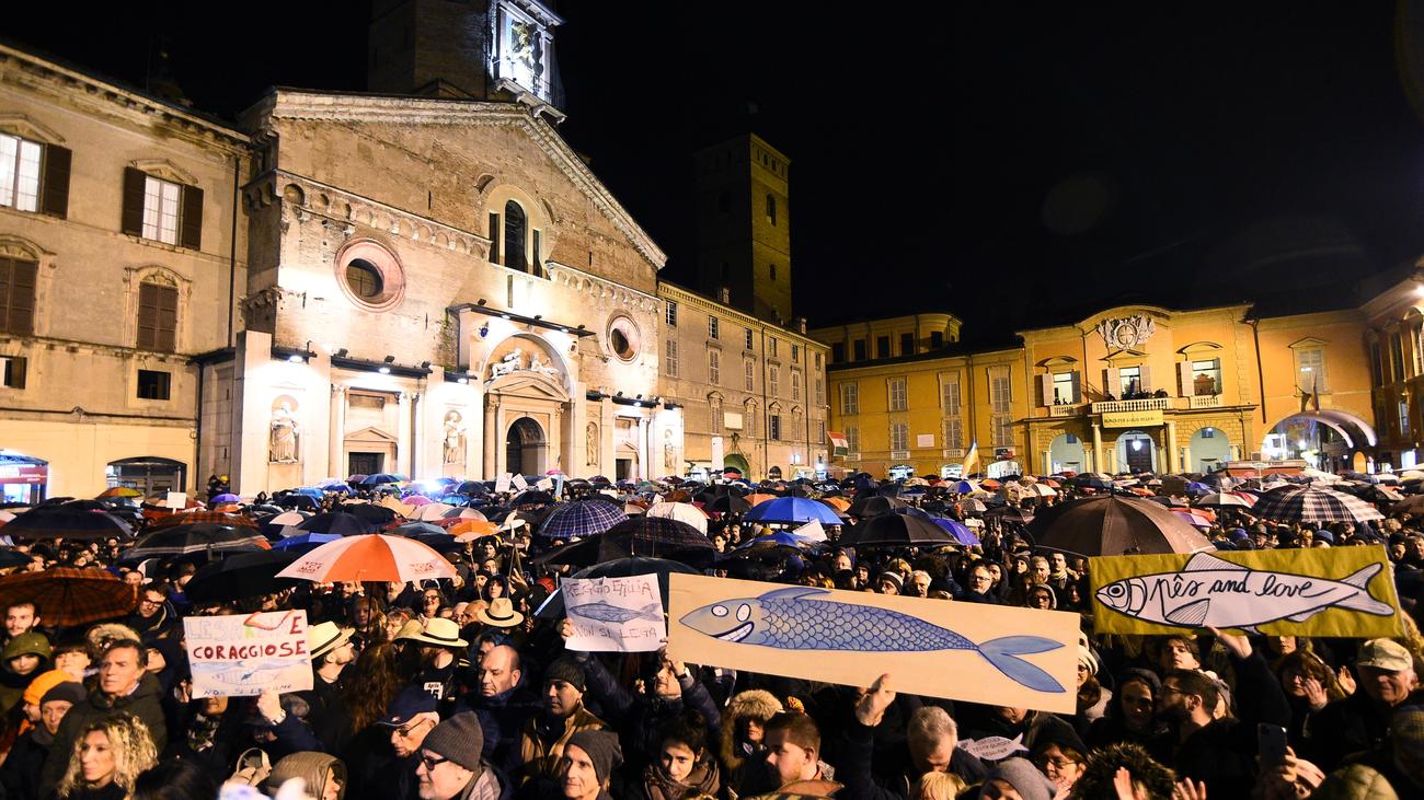 Αποτέλεσμα εικόνας για protest in Italy, against Salvini from sardines yesterday photos