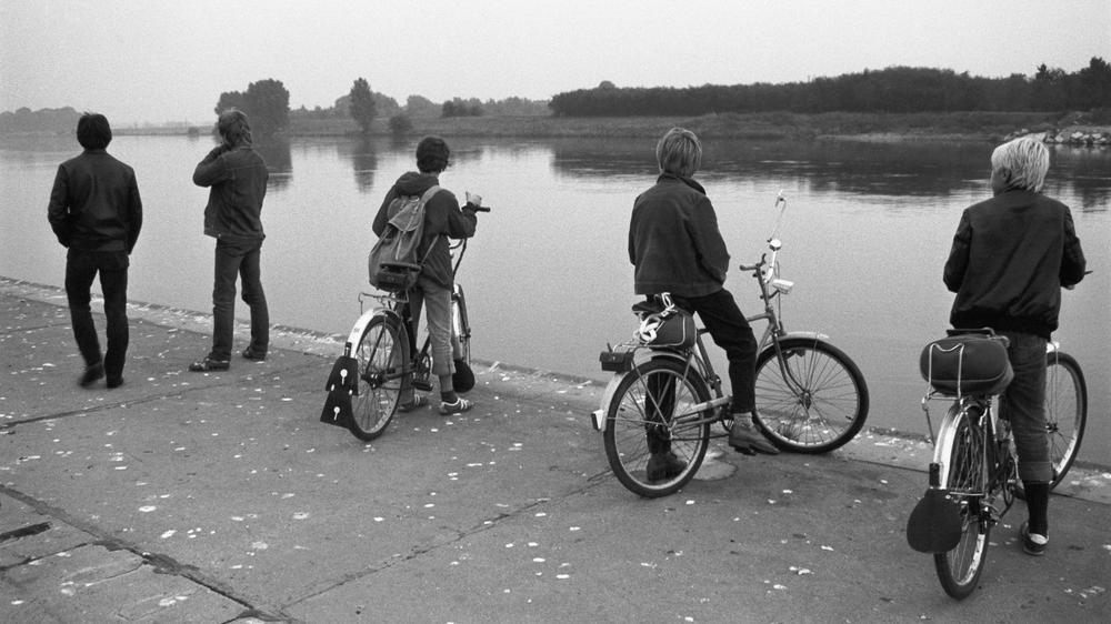 Meinungsfreiheit: An der Elbe, Radebeul, 1984. 
