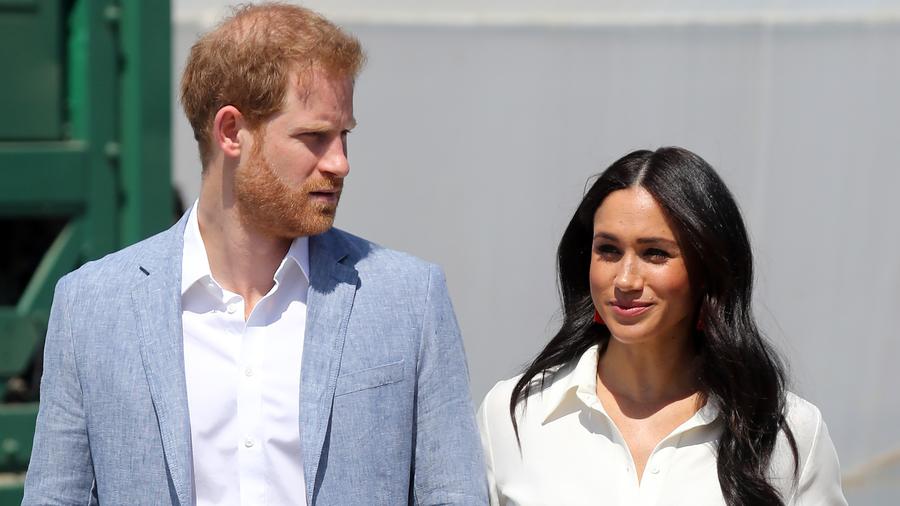 Britisches Konigshaus Prinz Harry Und Herzogin Meghan Verzichten Auf Konigliche Titel Zeit Online