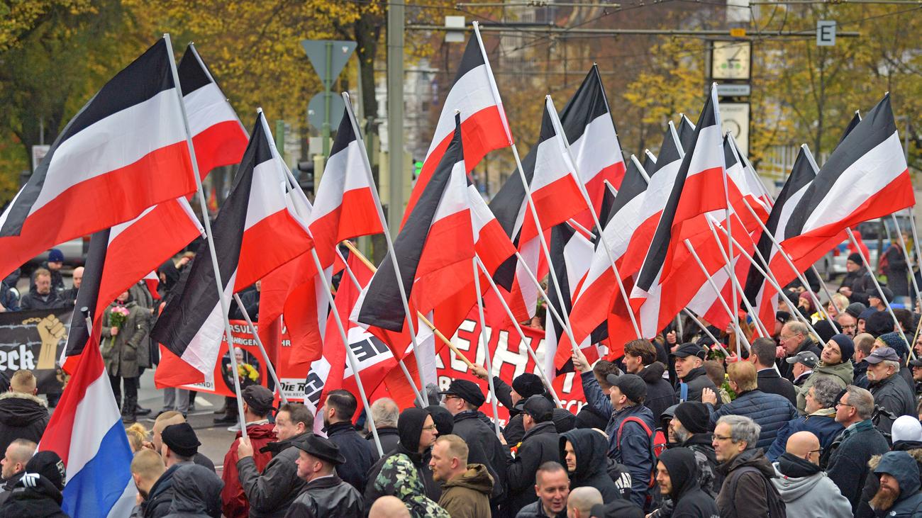 Rechtsextremismus: "Die Menschen Fallen Aus Allen Wolken" | ZEIT ONLINE