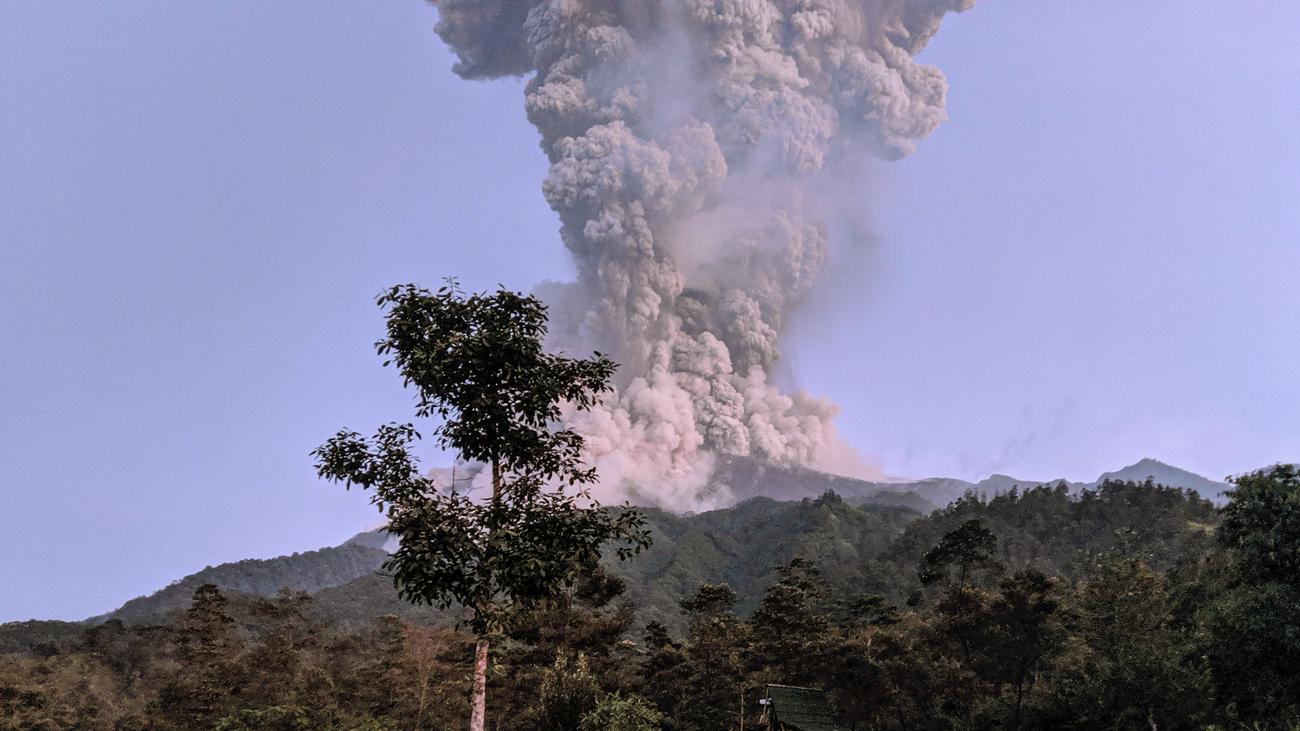  Vulkanausbruch  indonesien 2022 Merapi  Vulkan  