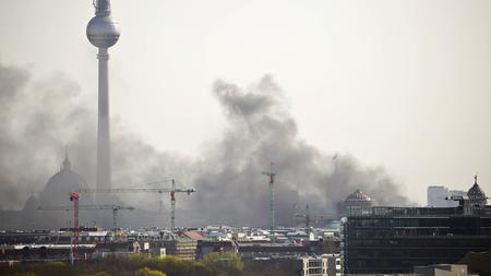 Berlin Feuer Im Neubau Des Berliner Stadtschlosses Zeit Online