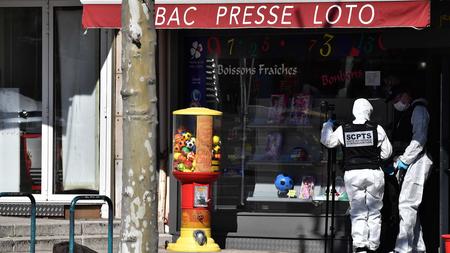 Romans Sur Isere Staatsanwaltschaft Ermittelt Nach Messerangriff Wegen Terrorverdacht Zeit Online