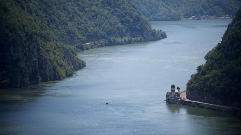 Rumanien Fluchtlingsboot Kentert Auf Donau Zeit Online