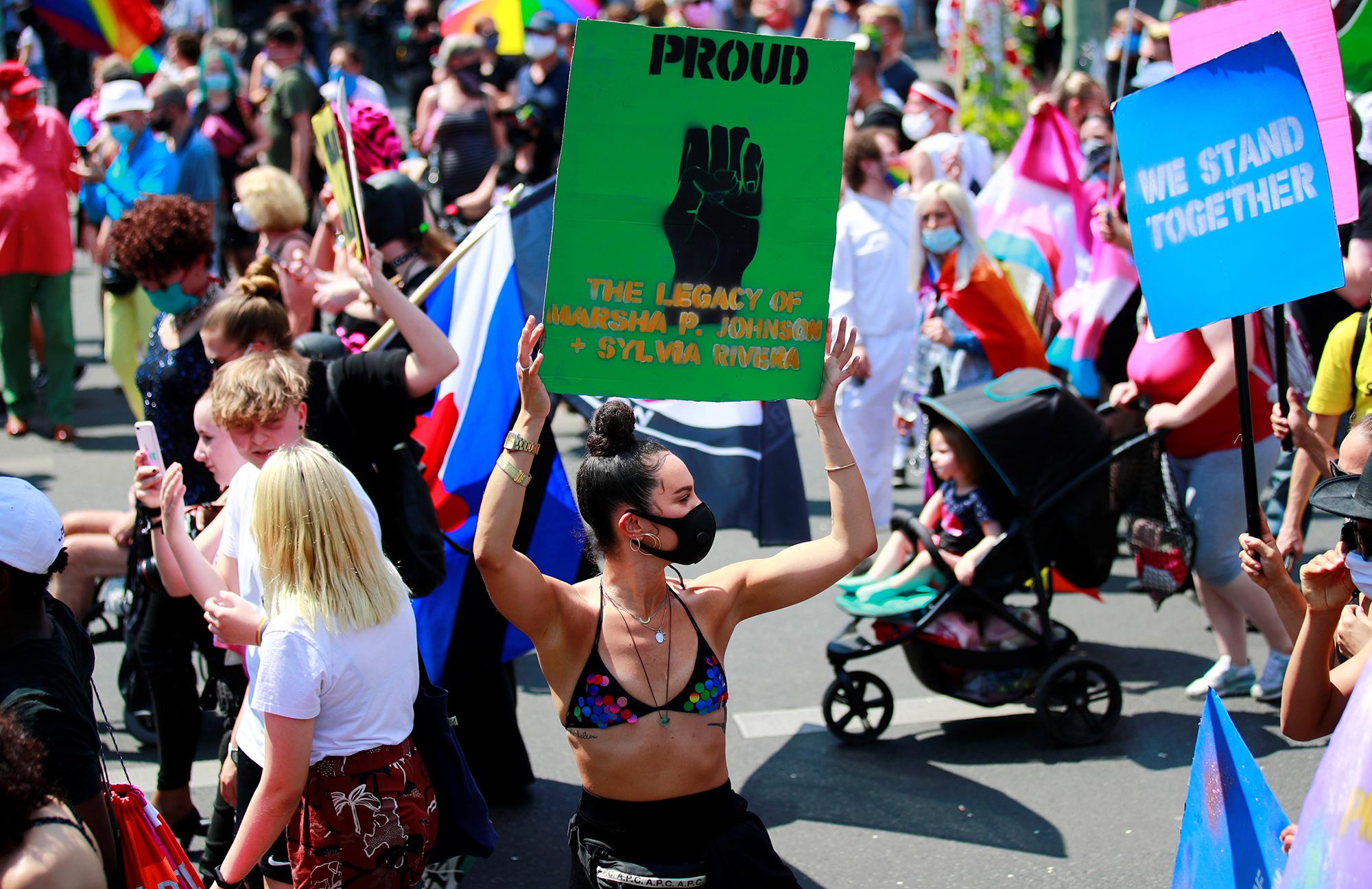 Christopher Street Day Tausende beim "Pride March" in Berlin ZEIT ONLINE