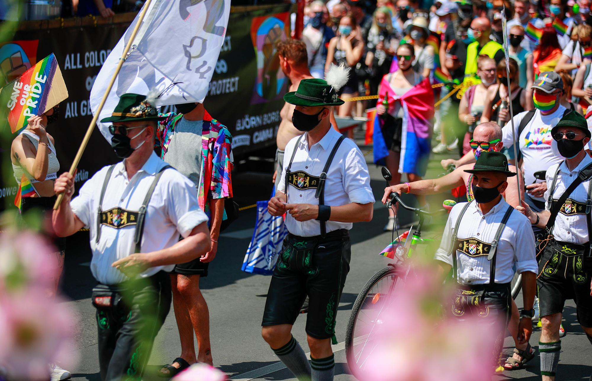 Christopher Street Day Tausende beim "Pride March" in Berlin ZEIT ONLINE