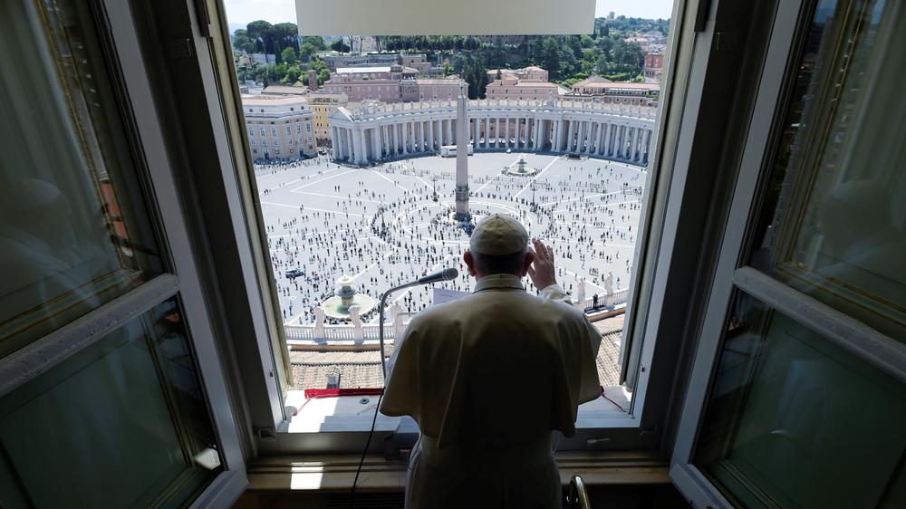 Pfingsten: Am Sonntag sprach Papst Franziskus erstmals seit Ausbruch der Pandemie wieder vom Fenster seines Arbeitszimmers aus zu den Menschen.