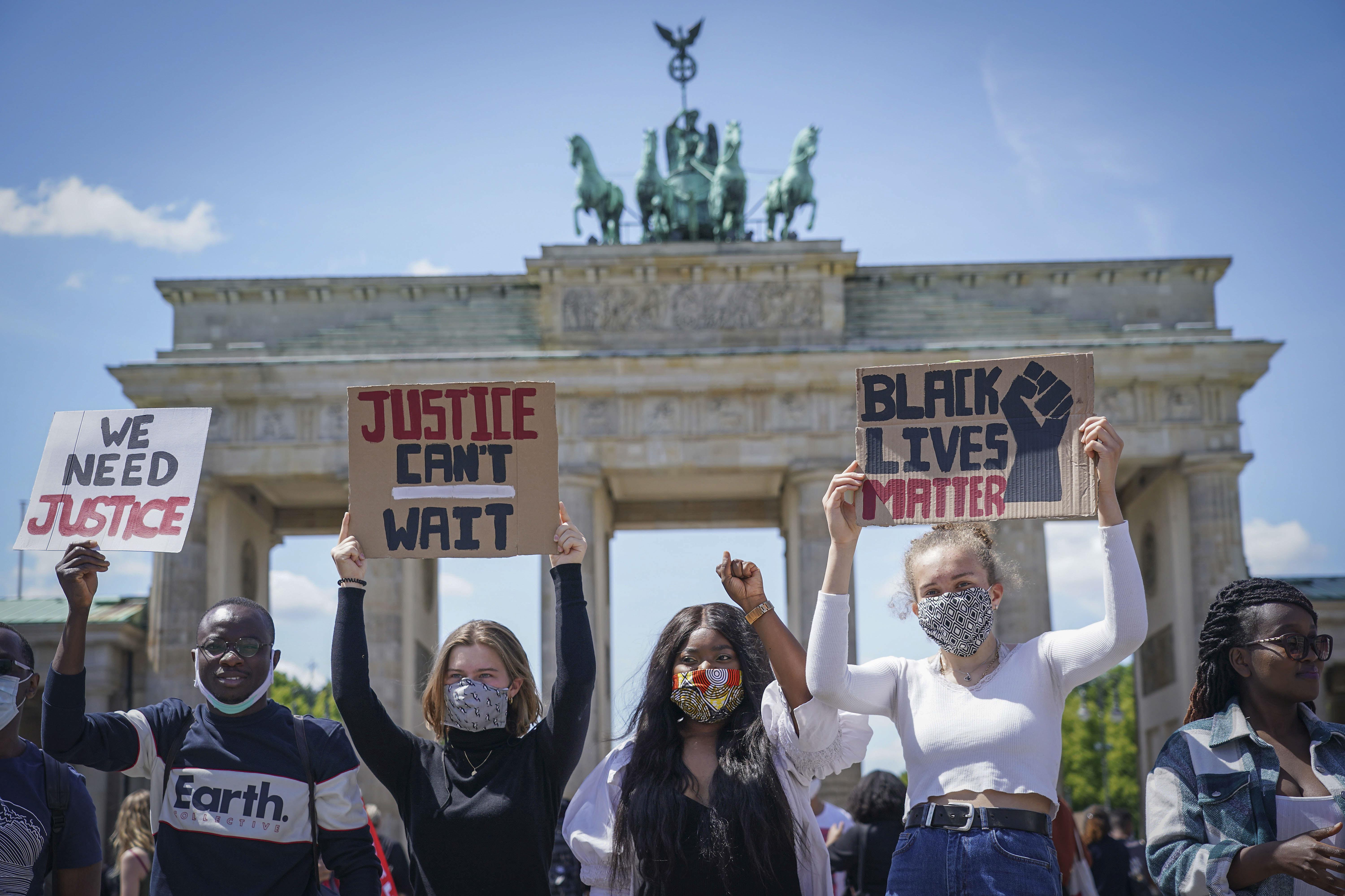 Расизм. Black Lives matter США символ.