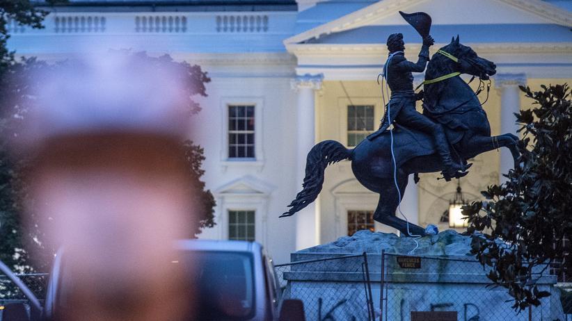 Washington, D. C.: Polizei verhindert Sturz von Statue vor dem Weißen Haus