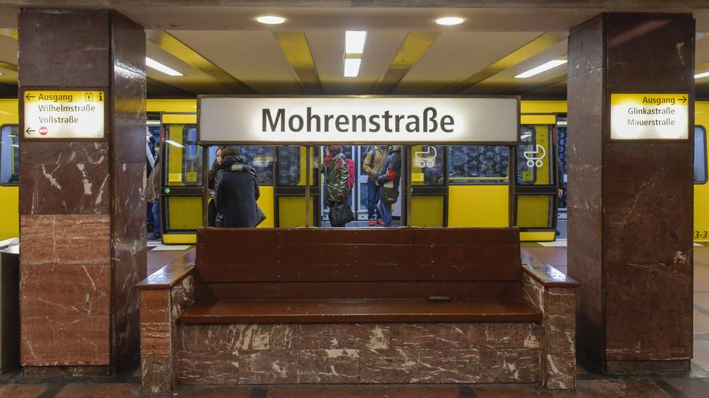 "Mohrenstraße": Der U-Bahnhof Mohrenstraße in Berlin Mitte, Berlin