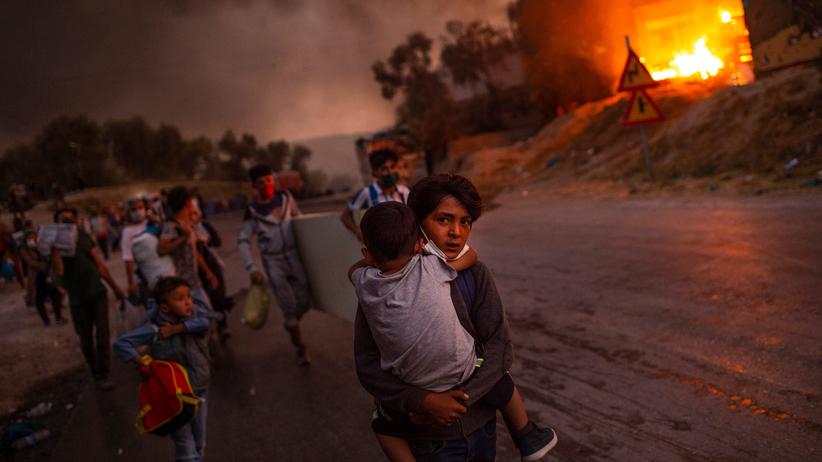 Unicef-Foto des Jahres: Kinder, die vor den Flammen fliehen | ZEIT ONLINE