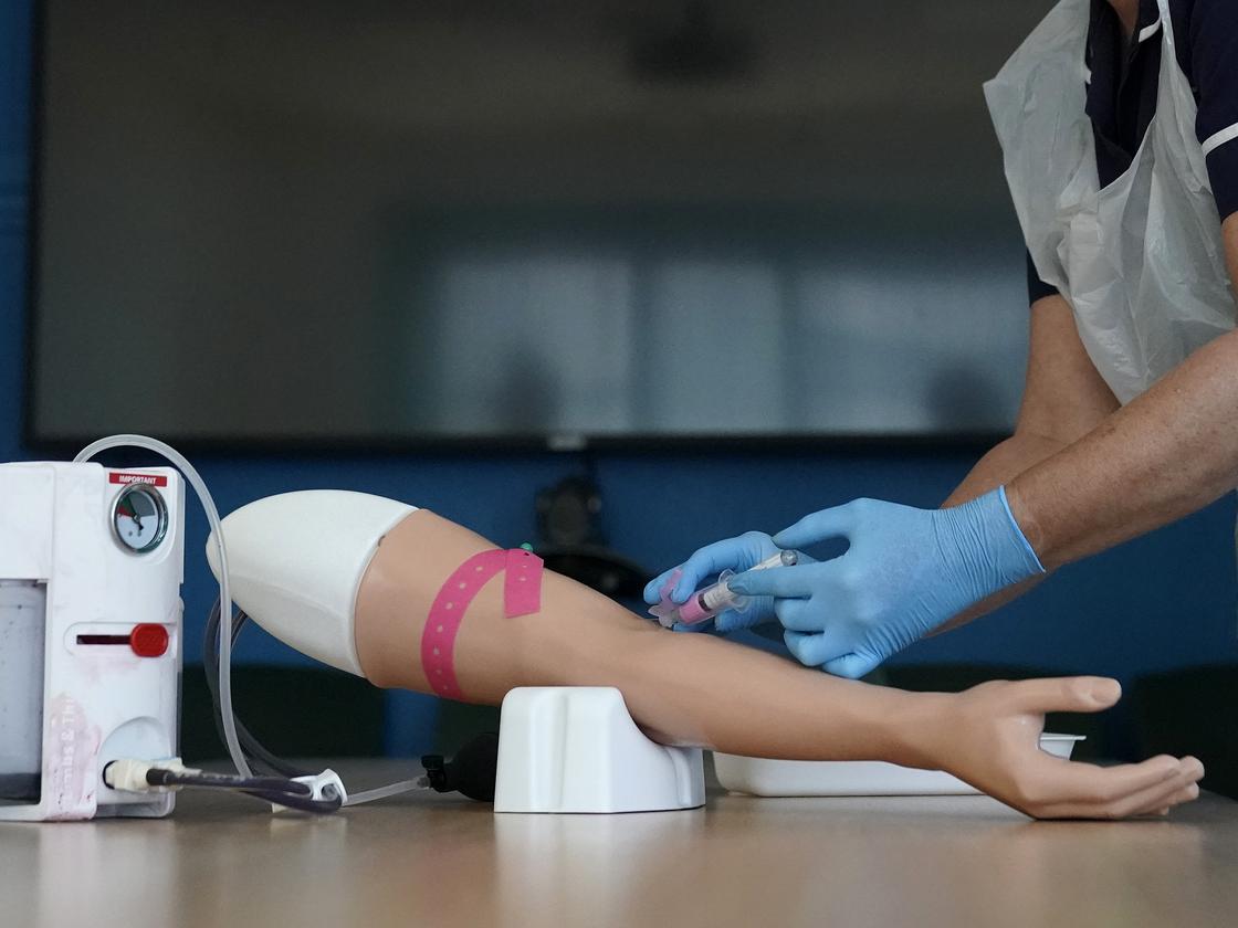 Grobritannien: England schafft diskriminierende Blutspenderegel ab | DIE  ZEIT
