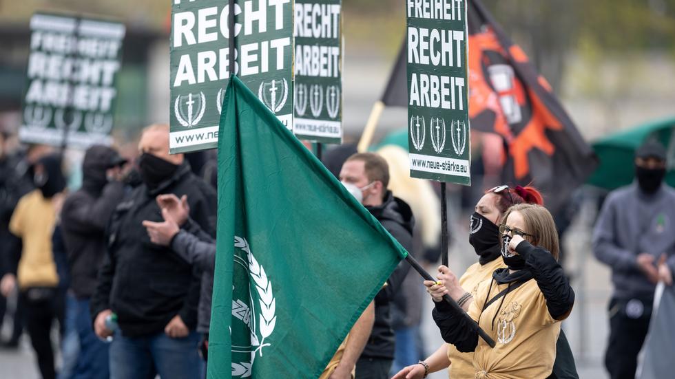 Rechtsextremismus: Anhänger der Neuen Stärke Erfurt bei einer Demonstration im Mai 2021