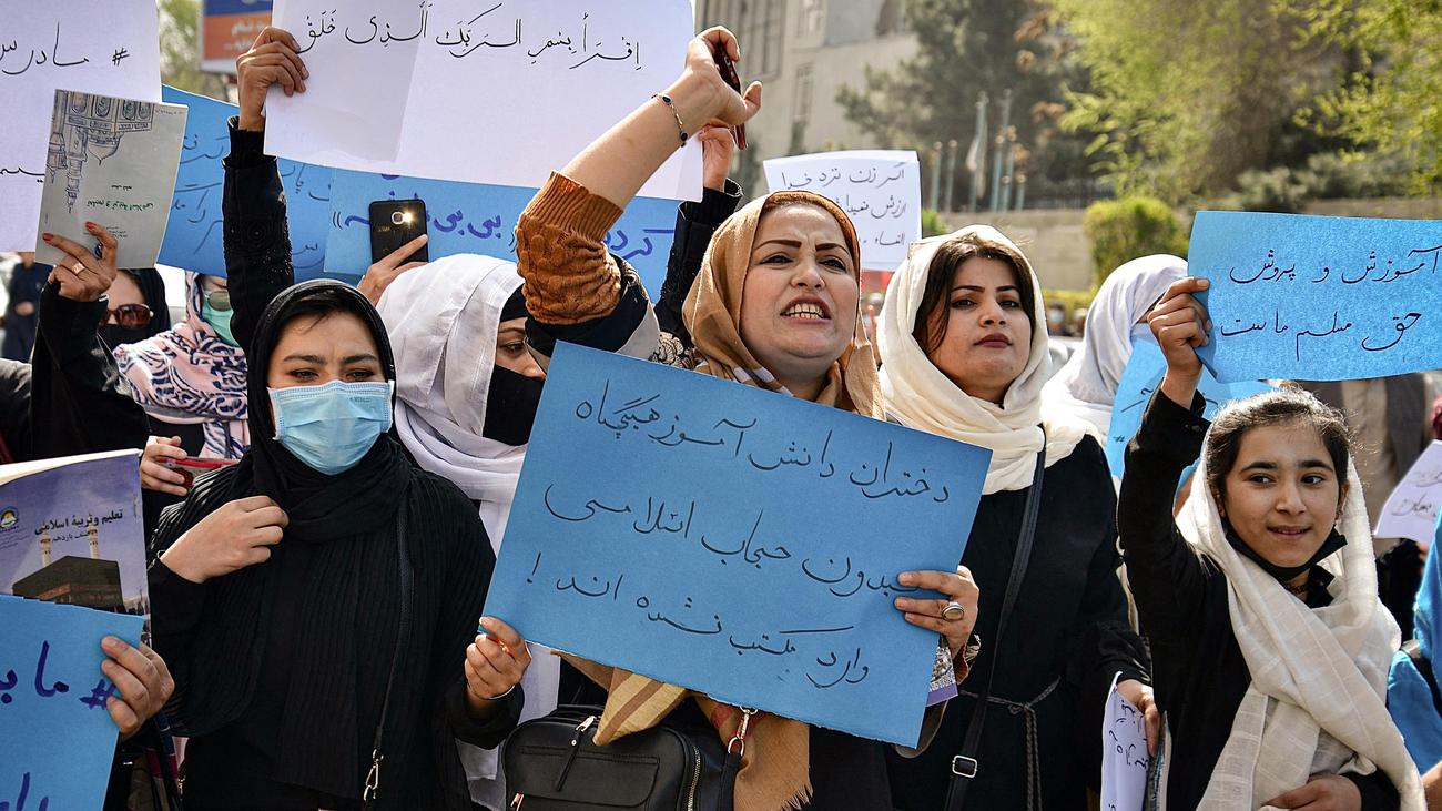 Mädchenschulen In Afghanistan Frauen Demonstrieren Für Wiederöffnung Weiterführender Schulen