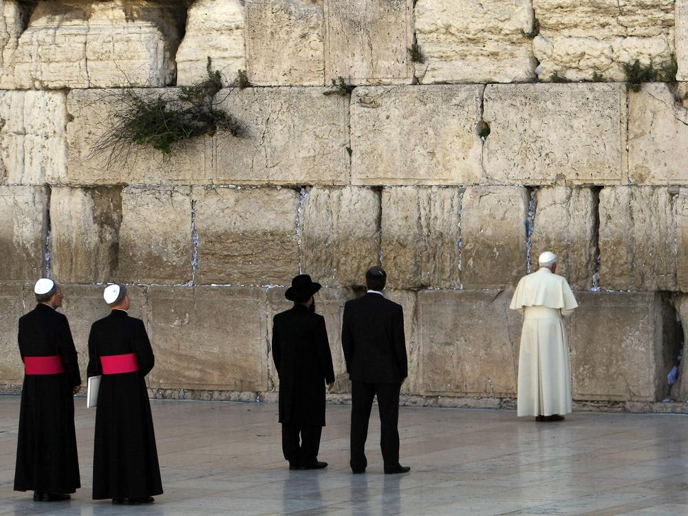 Tod von Joseph Ratzinger: Ein Leben für die katholische Kirche  ZEIT ONLINE