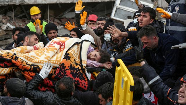 Erdbeben in der Türkei und in Syrien: Mehr als 2.500 Tote nach Beben in türkisch-syrischer Grenzregion