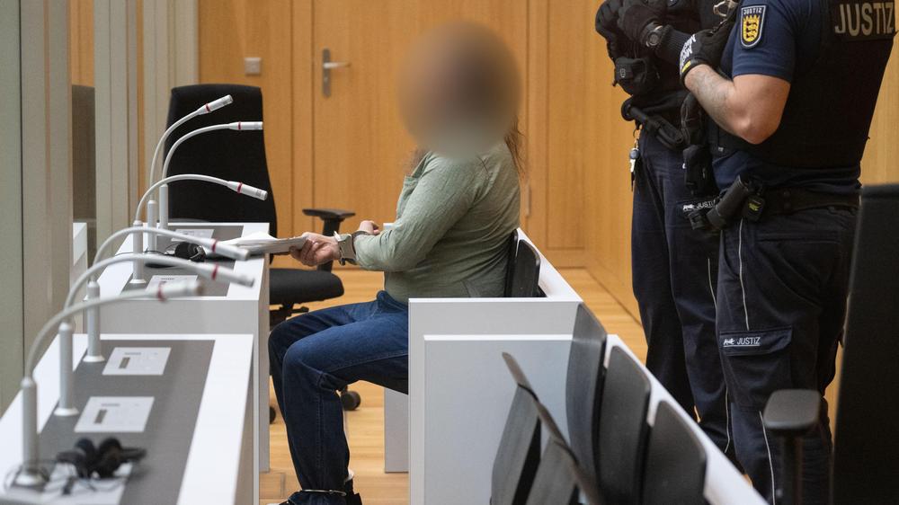 Reichsbürger: Der mutmaßliche Reichsbürger Ingo K. auf der Anklagebank vor dem Oberlandesgericht Stuttgart