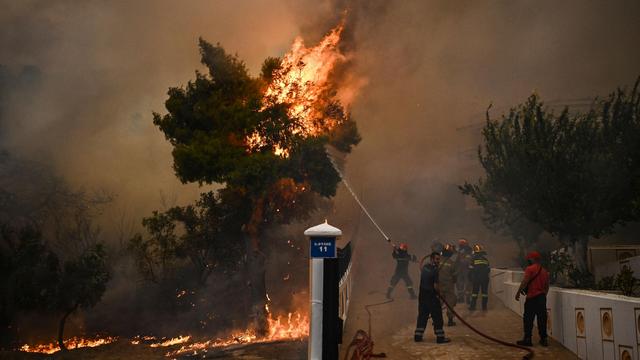 Griechenland: Waldbrände und dichte Rauchwolken setzen Griechenland weiter zu