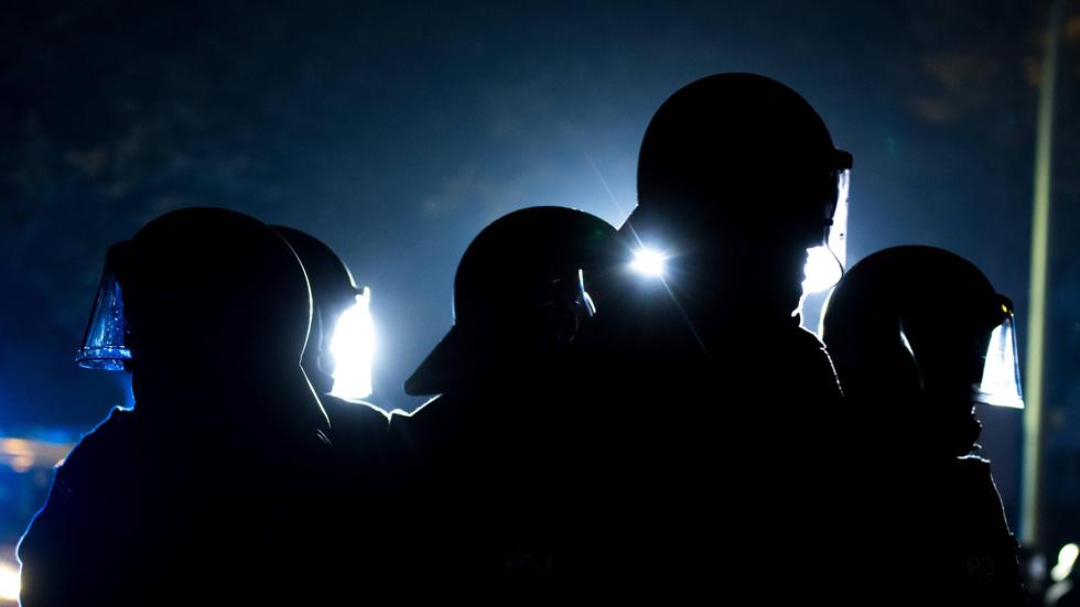 Rechtsextremismus bei der Polizei: Hitlerbilder im Polizei-Chat | ZEIT ...