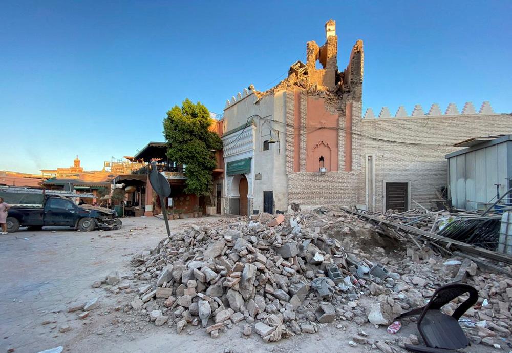 Marokko nach dem Erdbeben: Das Erdbeben richtete schwere Schäden an dieser alten Moschee an. Auch die historischen Stadtmauern von Marrakesch, angelegt im frühen 12. Jahrhundert, wurden teilweise zerstört.