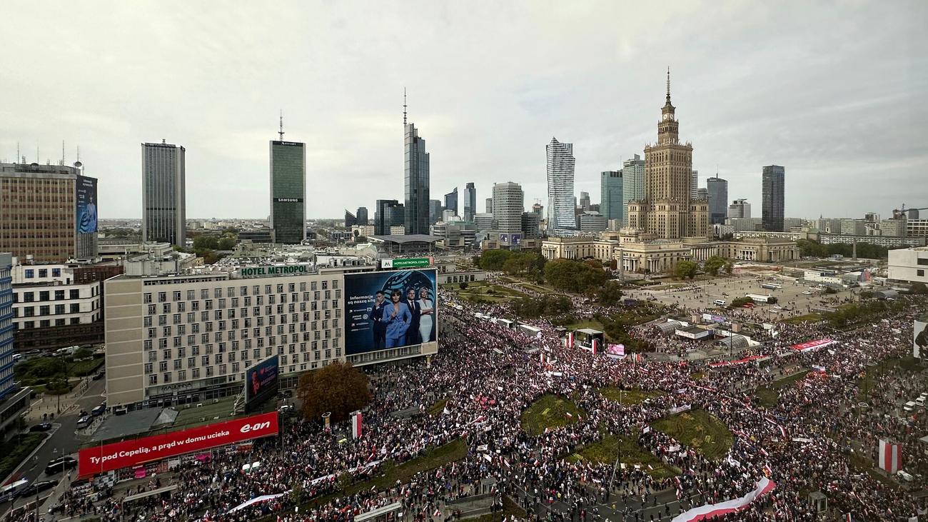 Polska: Ponad 100 000 ludzi demonstruje przeciwko polskiemu rządowi