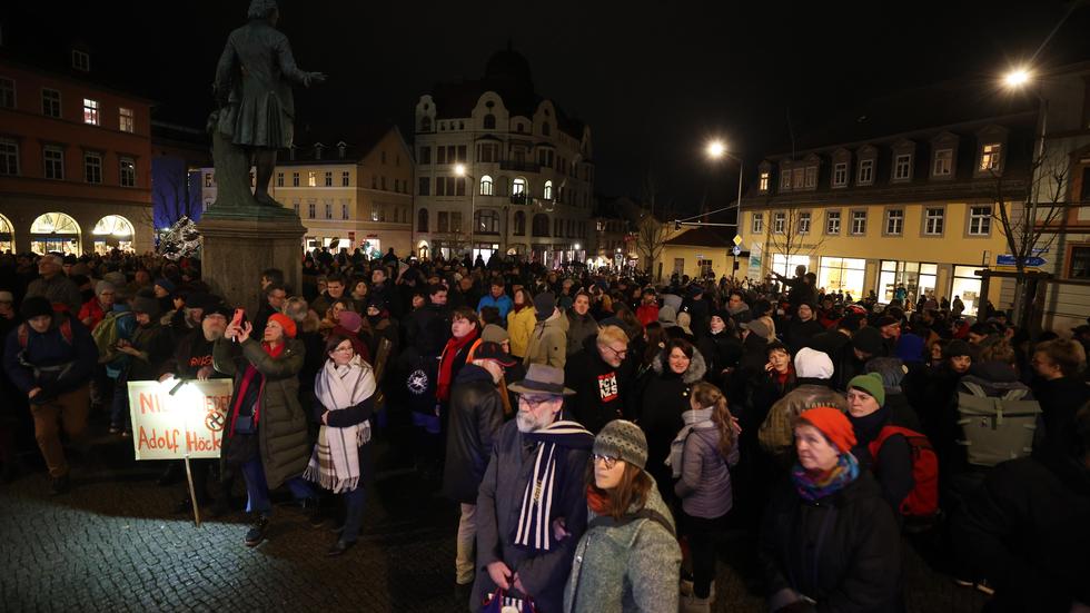 Proteste Gegen Rechts: Tausende Gehen Erneut Gegen Rechtsextremismus ...