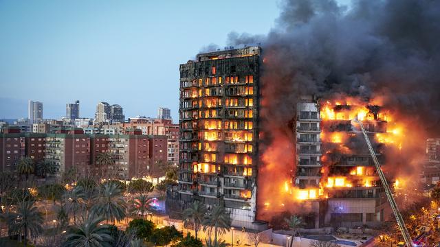 Brand in Valencia: Ein Feuer und die Suche nach seinem Grund