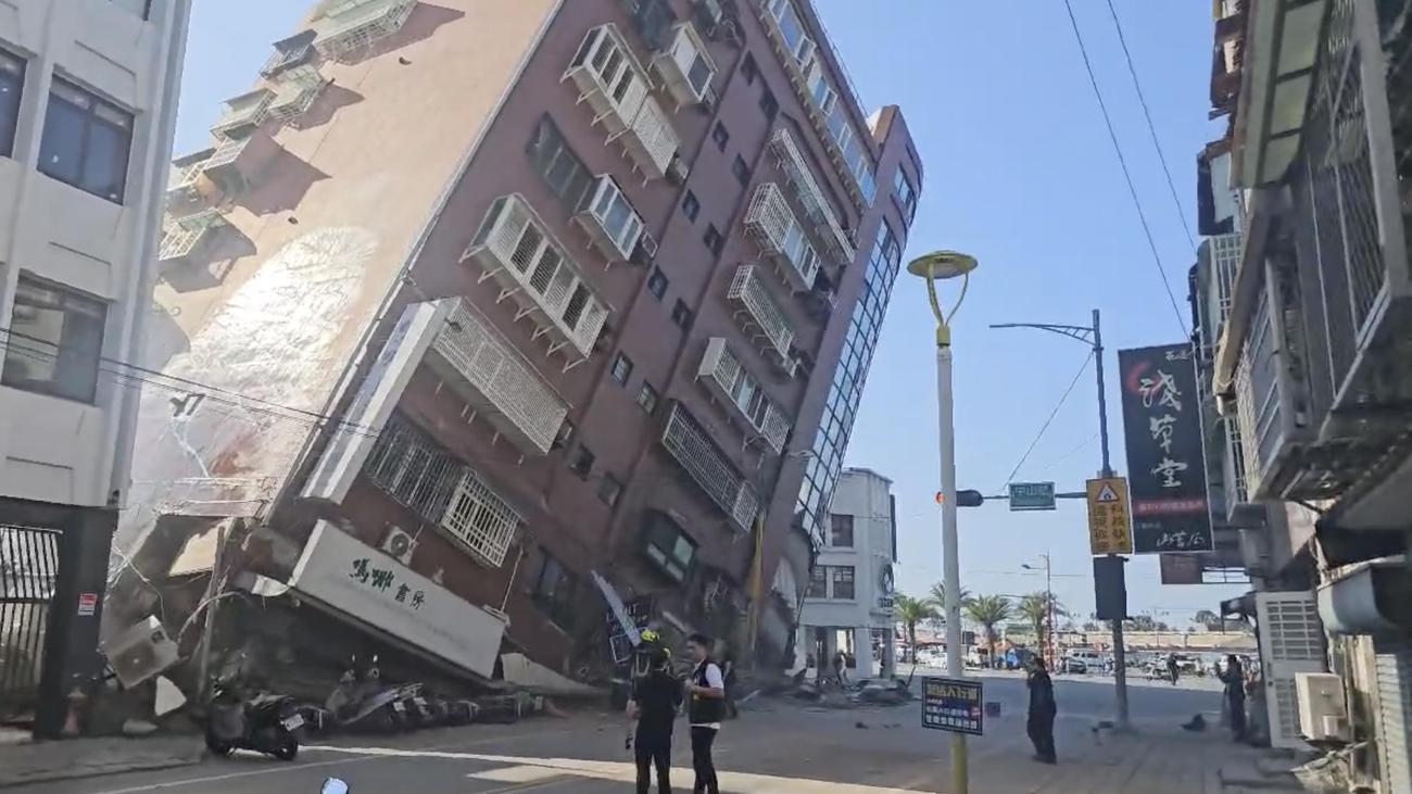 台湾：台湾での大地震で4人が死亡、多くが負傷