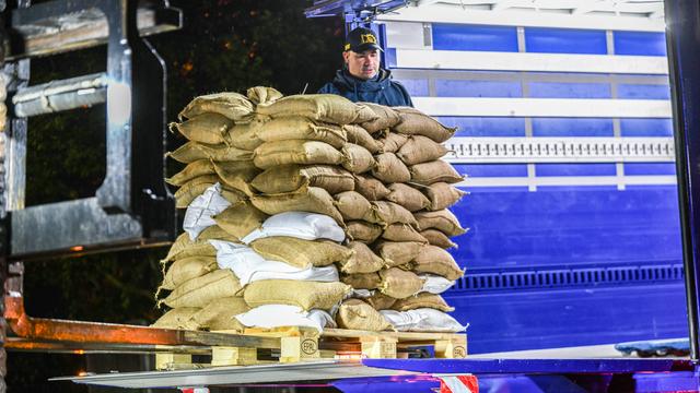 Hochwasser in Deutschland: ICE-Waggons entgleisen nach Erdrutsch, Bundeswehr hilft in Bayern