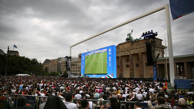 Fußballeuropameisterschaft: Berliner Fanzonen wegen Unwetterwarnung geschlossen