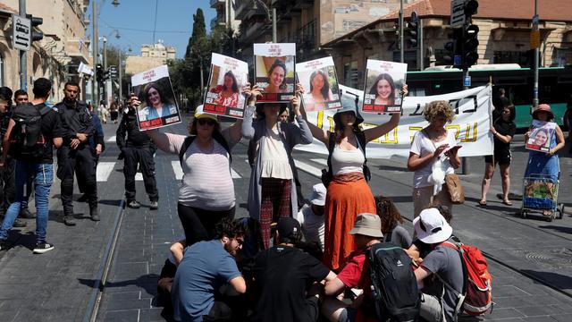 Geisel-Deal: Demonstranten blockieren landesweit Straßen in Israel