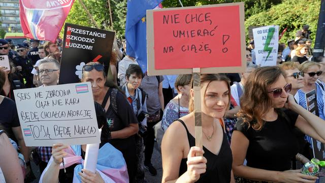 Protest in Warschau: Tausende fordern Liberalisierung von Schwangerschaftsabbrüchen